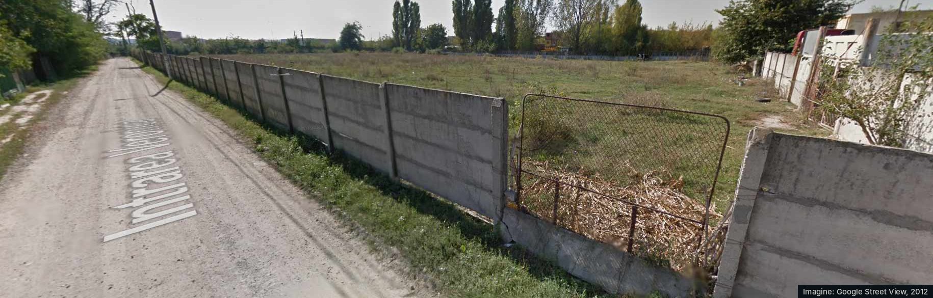 Seite an der Intrarea Veronica, asphaltierte Straße